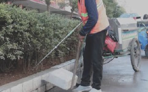 关爱环卫工人倡议书3篇_倡议书