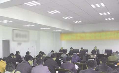 关于银行柜员竞聘演讲稿