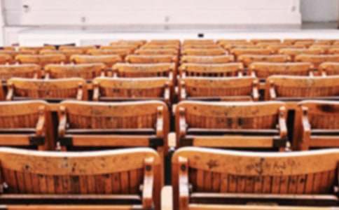 СѧѧУ�γ�ʵʩ����